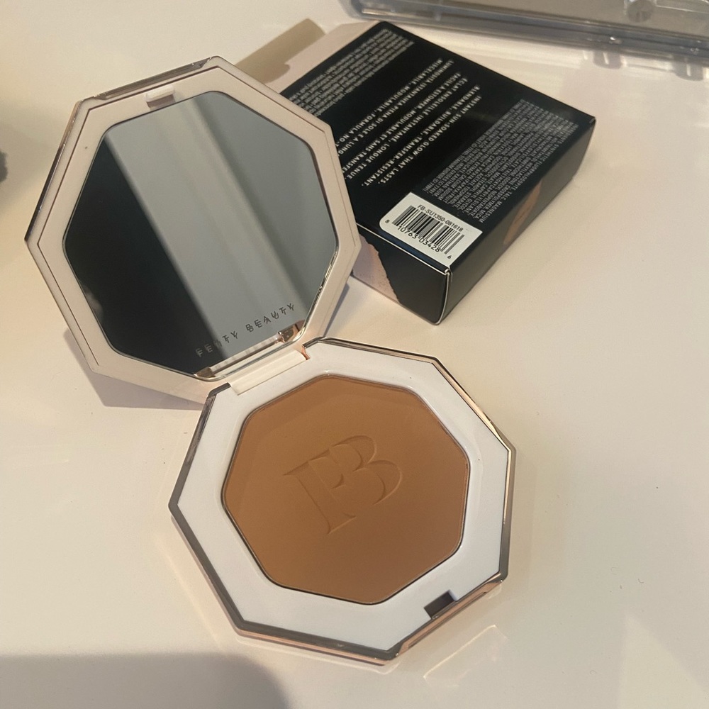 Fenty Beauty Sun Stalk’r Bronzer - Shady Biz